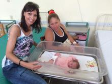 Säuglingsstation: Anita Buri besucht Patricia und ihr Baby Isabel. Sie kam zwei Stunden vor ihrem Besuch gesund zur Welt.